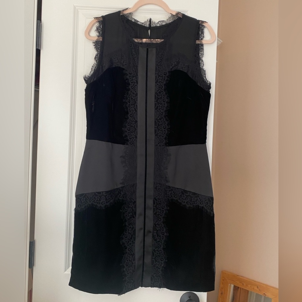 WHITE HOUSE BLACK MARKET STUNNER!